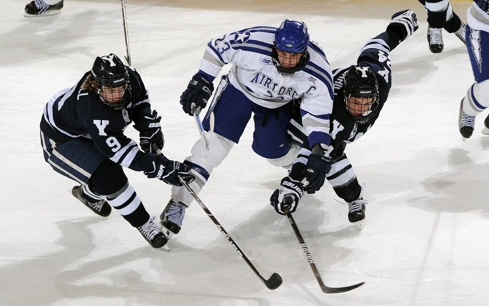 拜仁球员体能分配合理，控制后程节奏，拜仁队内